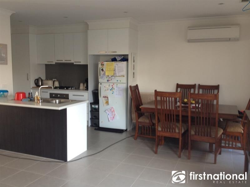 2/23 Atlantic Drive, Pakenham VIC 3810