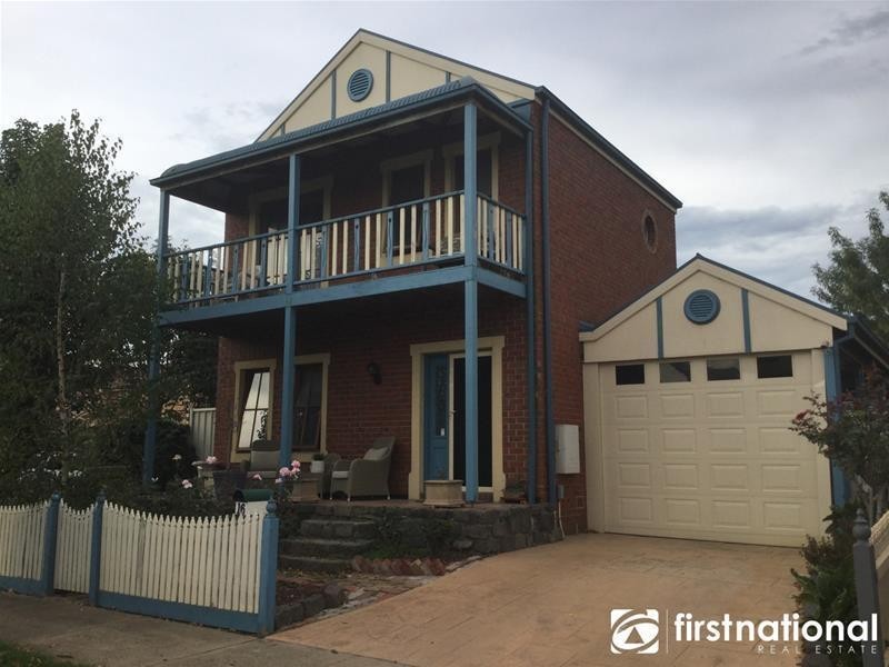 16 Spring Circuit, Pakenham VIC 3810