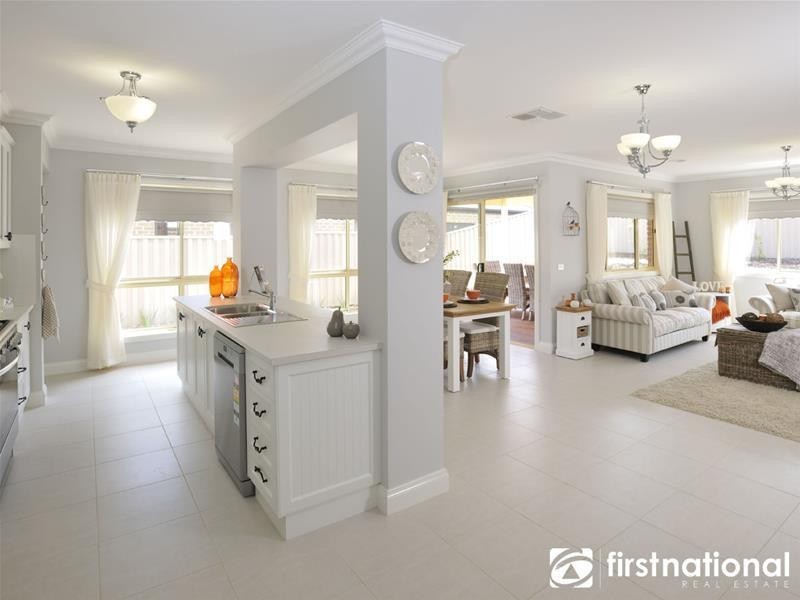 15 Villella Drive, Pakenham VIC 3810