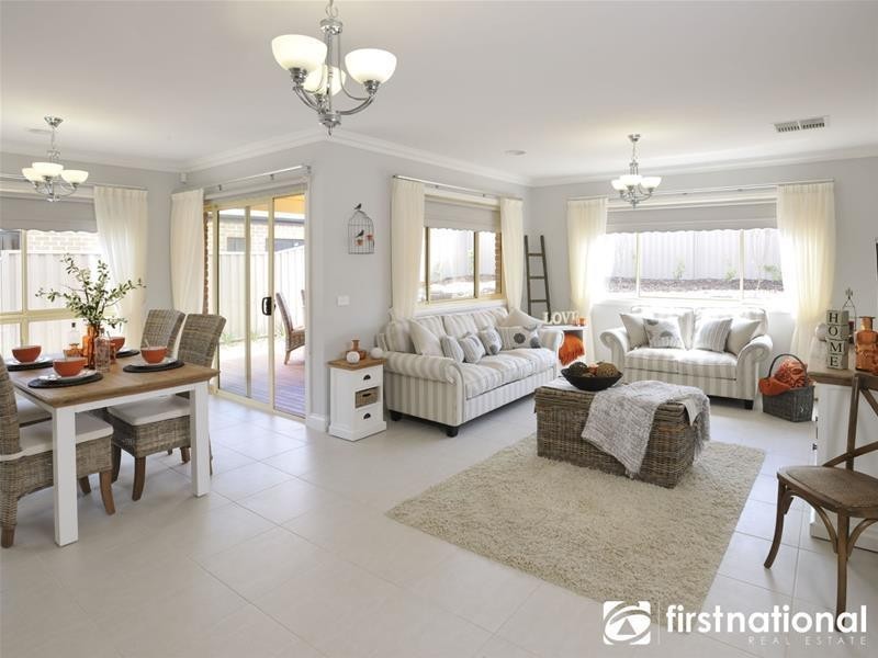 15 Villella Drive, Pakenham VIC 3810