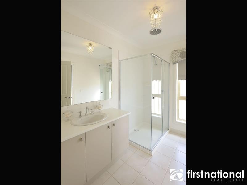 15 Villella Drive, Pakenham VIC 3810