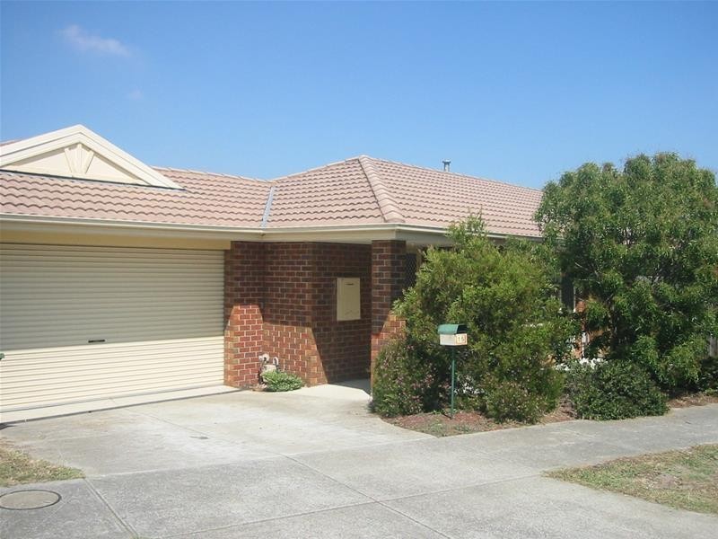 15 Sanctuary Rise, Narre Warren VIC 3805