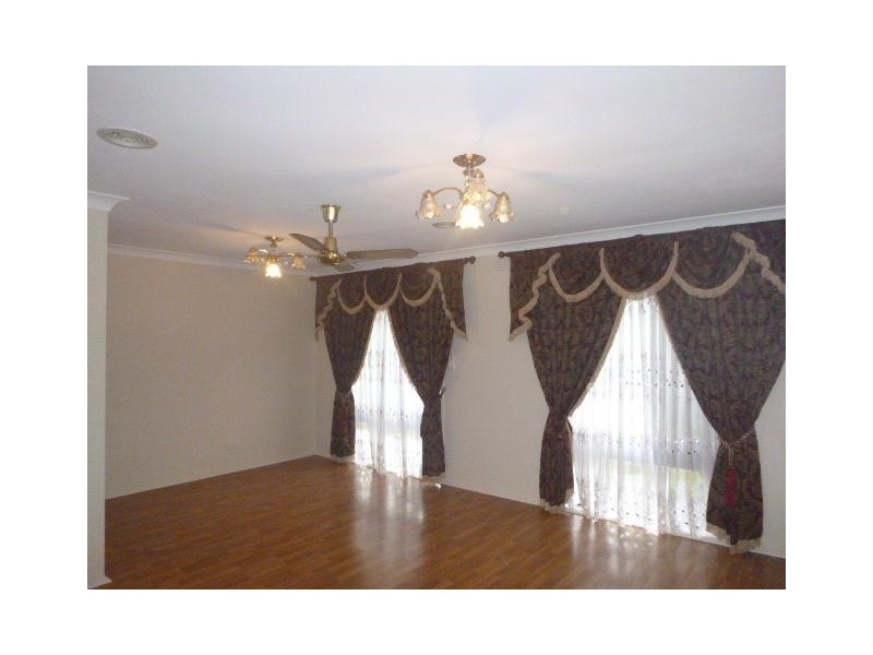 26 Meadow Wood Walk, Narre Warren VIC 3805