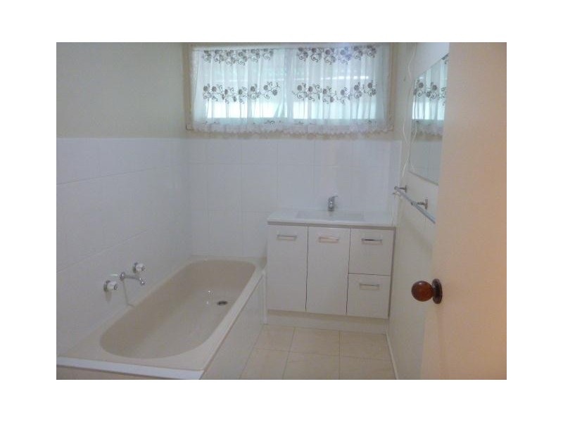 26 Meadow Wood Walk, Narre Warren VIC 3805