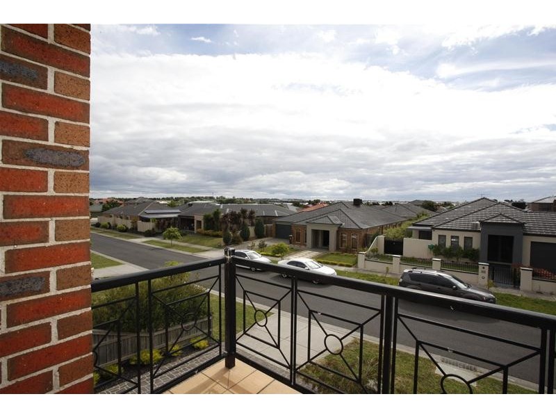 8 Viewpoint Place, Berwick VIC 3806