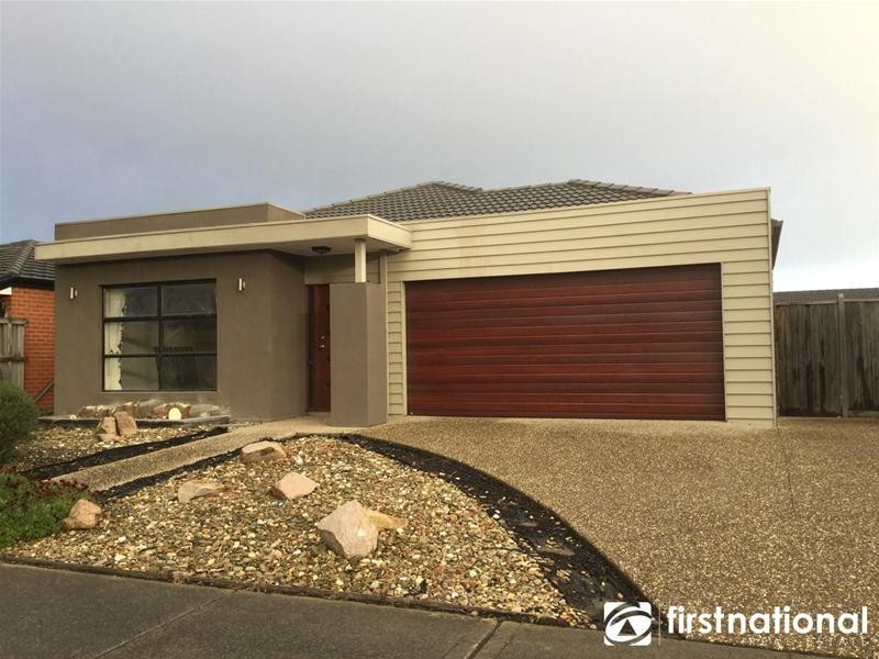 39 Yorkshire Drive, Cranbourne North VIC 3977
