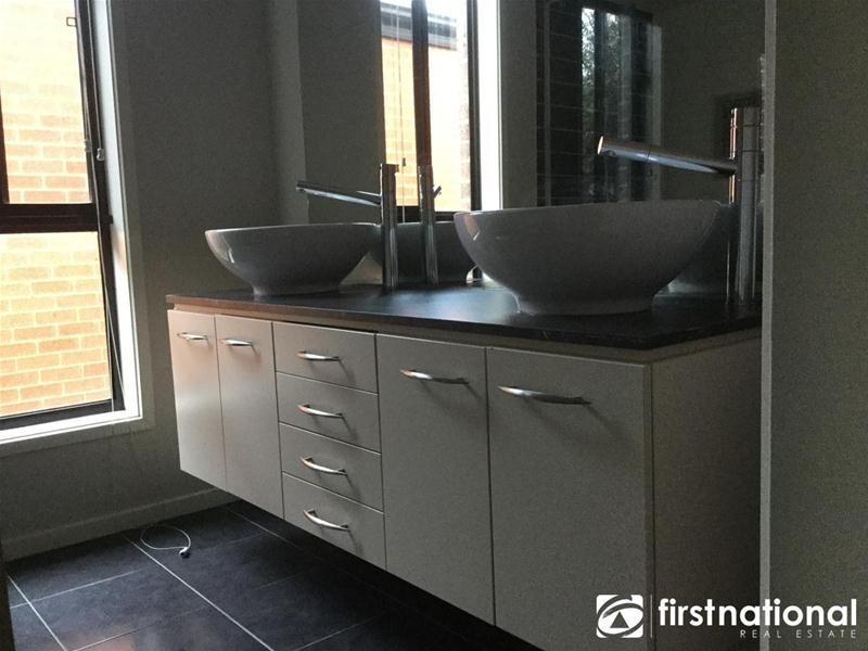 39 Yorkshire Drive, Cranbourne North VIC 3977