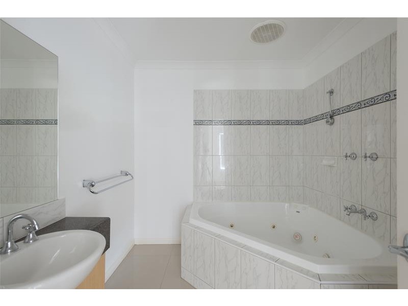 1 Cropton Place, Narre Warren South VIC 3805