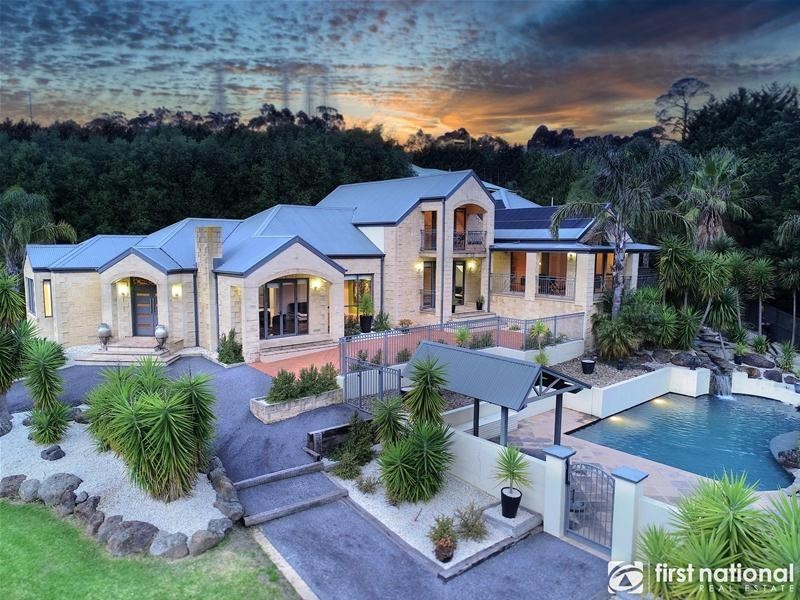 15-16 Tamara Close, Berwick VIC 3806