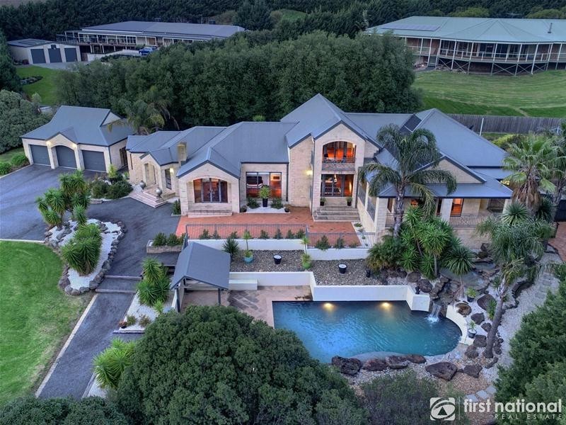 15-16 Tamara Close, Berwick VIC 3806