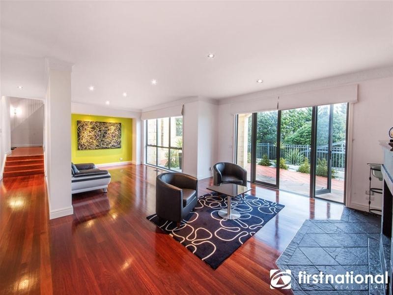 15-16 Tamara Close, Berwick VIC 3806