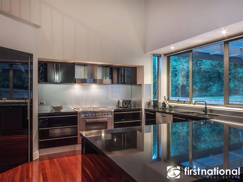 15-16 Tamara Close, Berwick VIC 3806