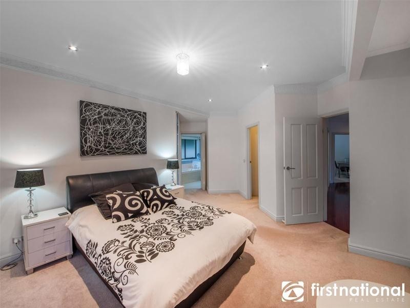 15-16 Tamara Close, Berwick VIC 3806