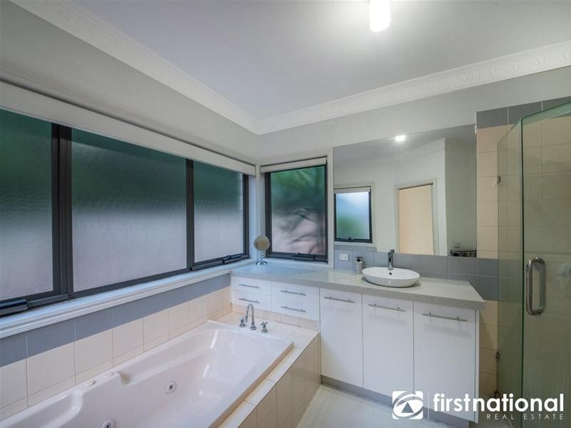 15-16 Tamara Close, Berwick VIC 3806
