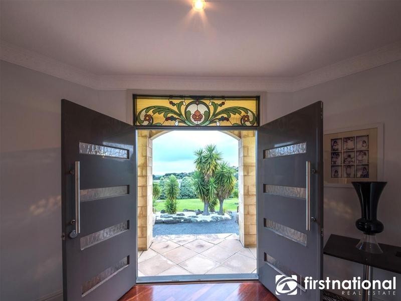 15-16 Tamara Close, Berwick VIC 3806