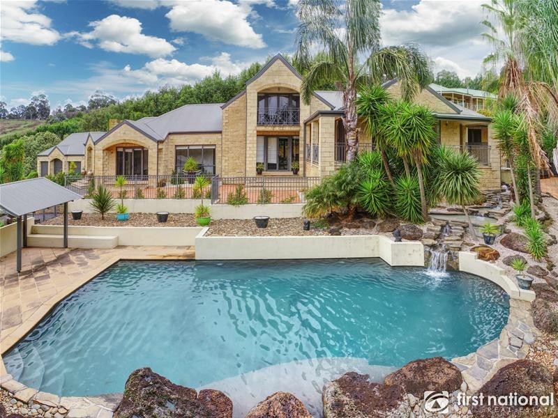 15-16 Tamara Close, Berwick VIC 3806