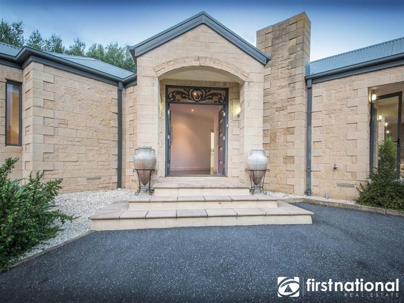 15-16 Tamara Close, Berwick VIC 3806