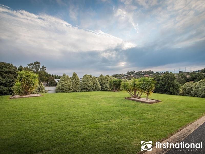 15-16 Tamara Close, Berwick VIC 3806
