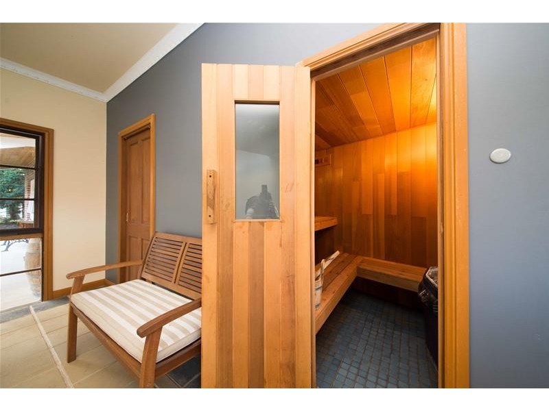 6 Fox Road, Narre Warren North VIC 3804