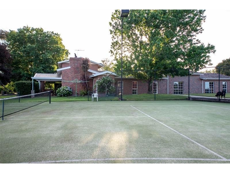 6 Fox Road, Narre Warren North VIC 3804