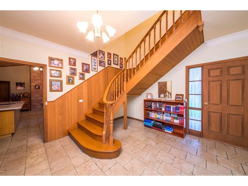 6 Fox Road, Narre Warren North VIC 3804