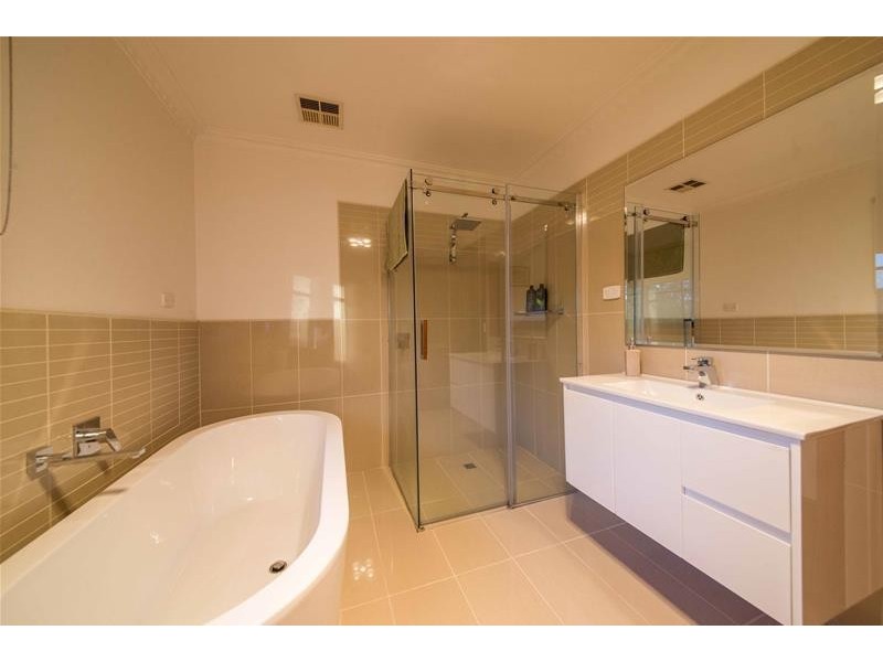 6 Fox Road, Narre Warren North VIC 3804