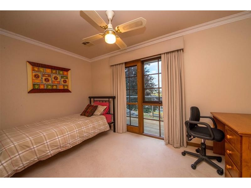 6 Fox Road, Narre Warren North VIC 3804