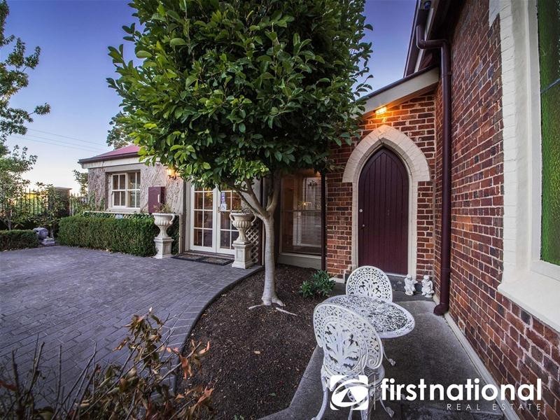 8 Palmerston Street, Berwick VIC 3806