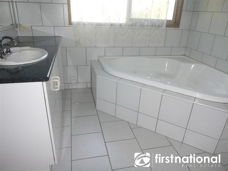 10 Mayruck Rise, Hampton Park VIC 3976