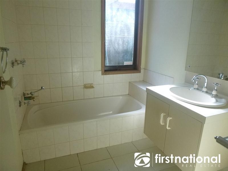 10 Mayruck Rise, Hampton Park VIC 3976