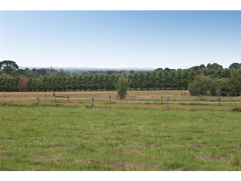 128 Tivendale Road, Officer VIC 3809