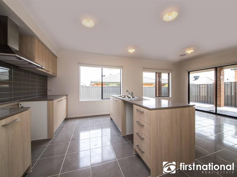 42 Bacchus Road, Cranbourne West VIC 3977