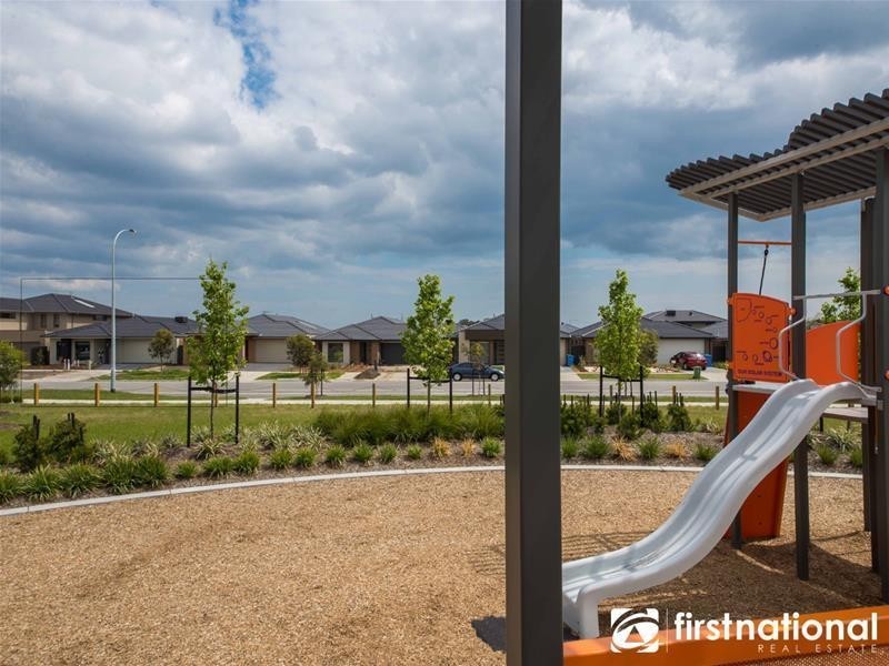 42 Bacchus Road, Cranbourne West VIC 3977