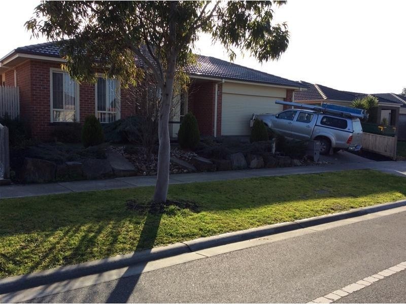 46 Thunderbolt Drive, Cranbourne East VIC 3977