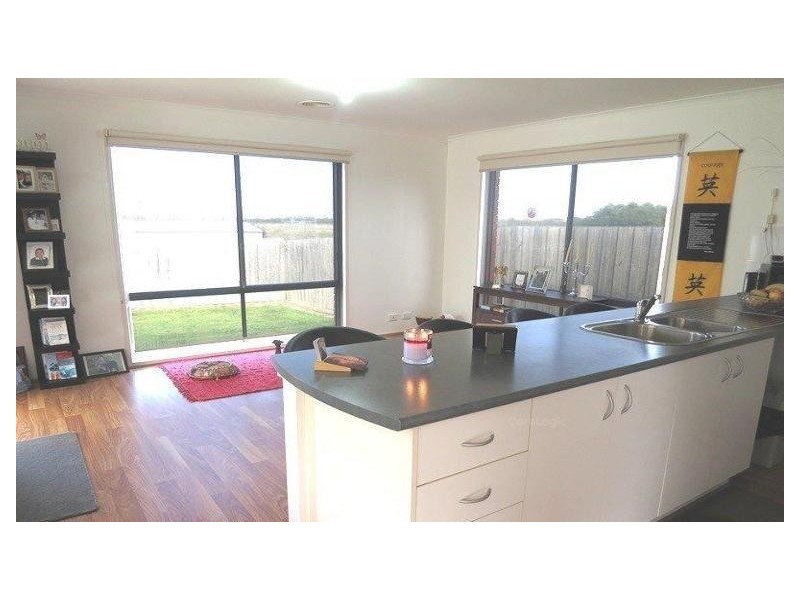 8 Shady Close, Narre Warren South VIC 3805