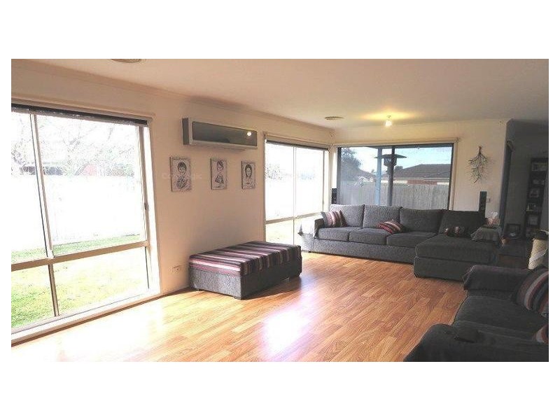 8 Shady Close, Narre Warren South VIC 3805