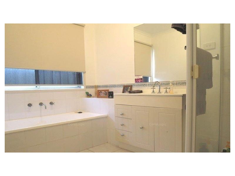 8 Shady Close, Narre Warren South VIC 3805