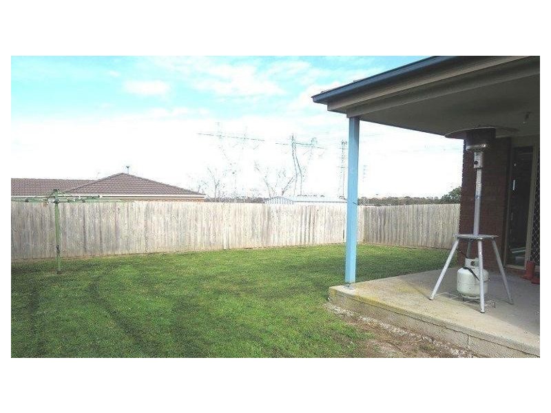 8 Shady Close, Narre Warren South VIC 3805