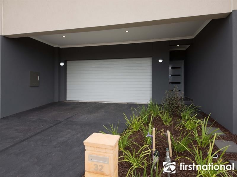 32 Swan Street, Pakenham VIC 3810