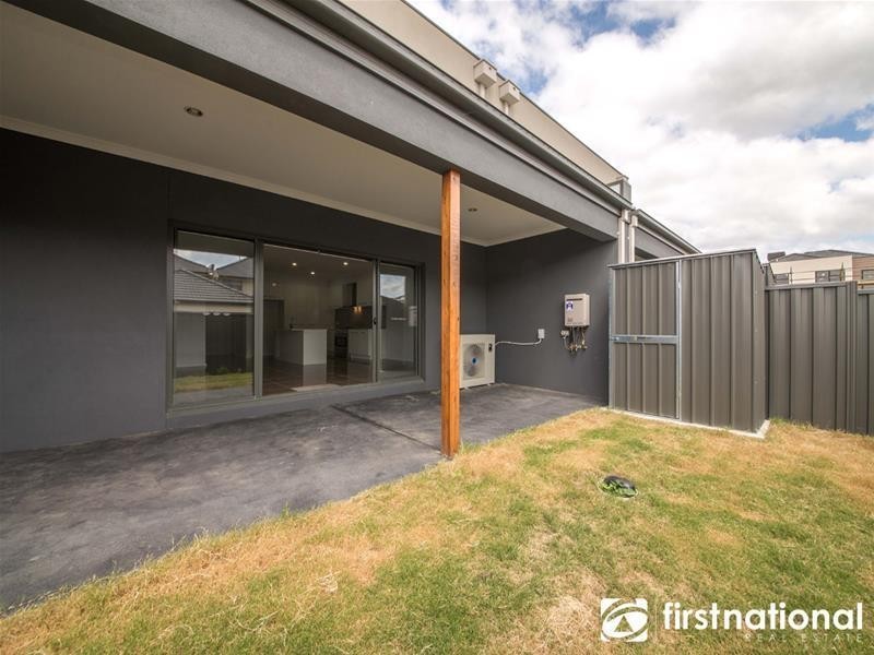 32 Swan Street, Pakenham VIC 3810