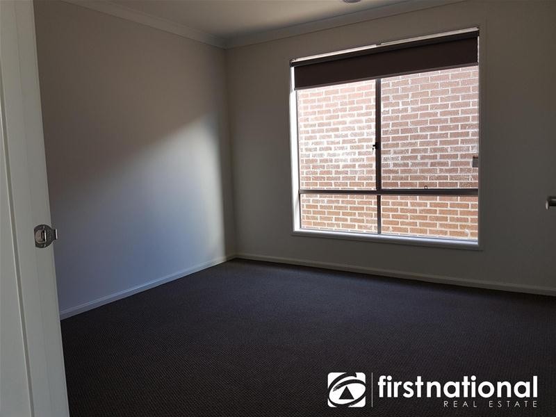 10 Eloise Circuit, Officer VIC 3809