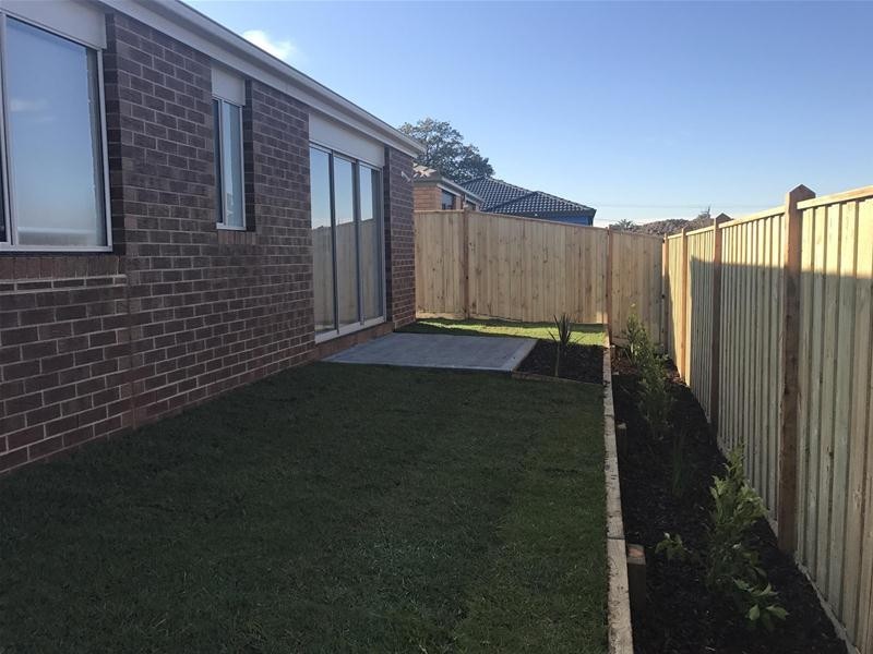 10 Eloise Circuit, Officer VIC 3809