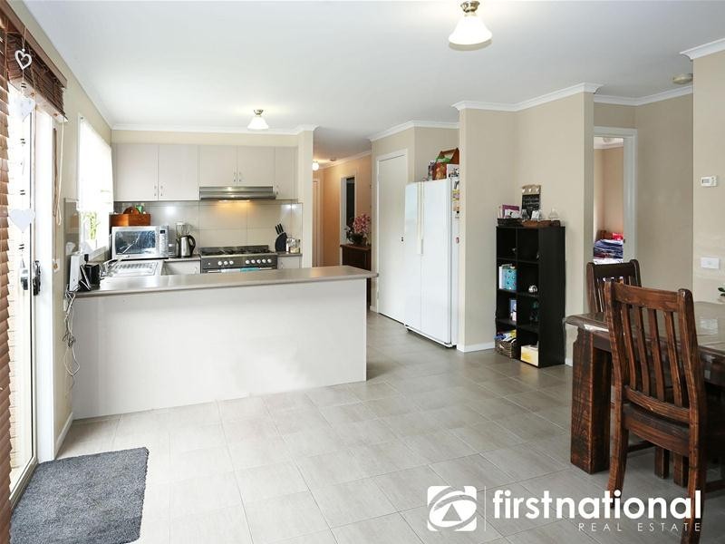 28 Walnut Way, Pakenham VIC 3810