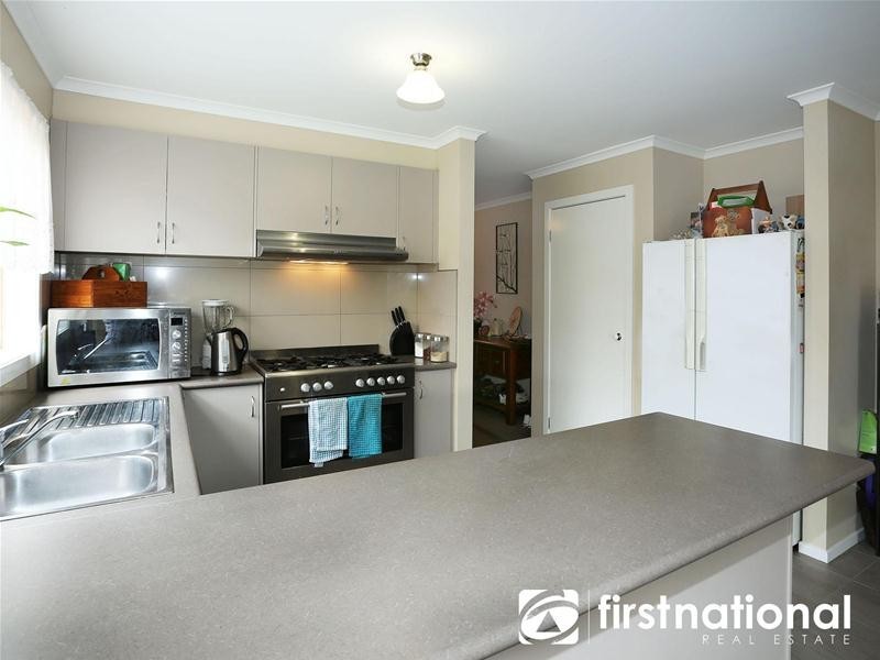 28 Walnut Way, Pakenham VIC 3810