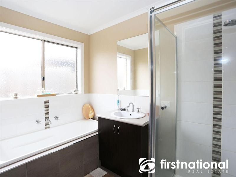 28 Walnut Way, Pakenham VIC 3810