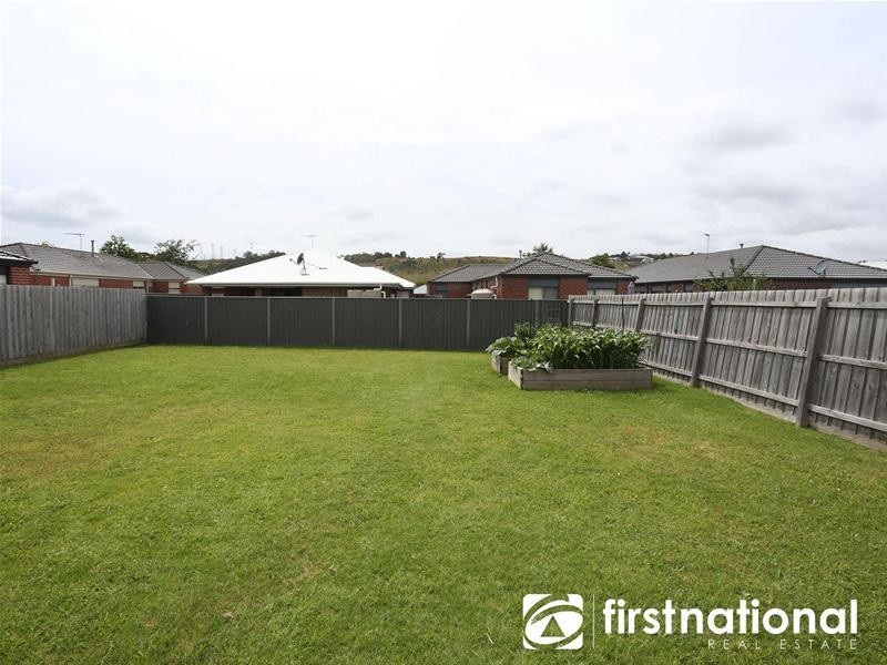 28 Walnut Way, Pakenham VIC 3810