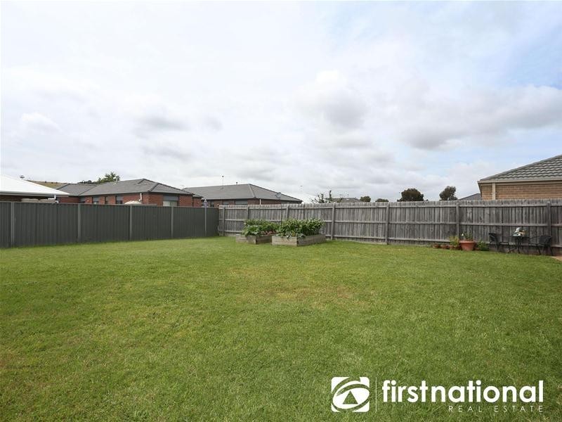 28 Walnut Way, Pakenham VIC 3810