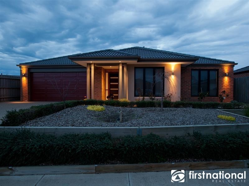 15 Webster Way, Pakenham VIC 3810