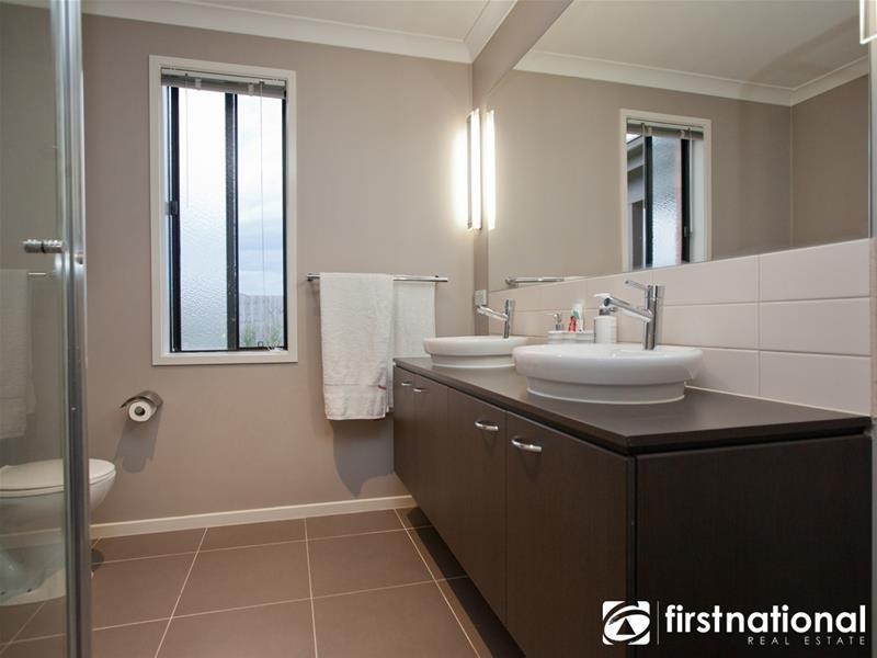 15 Webster Way, Pakenham VIC 3810