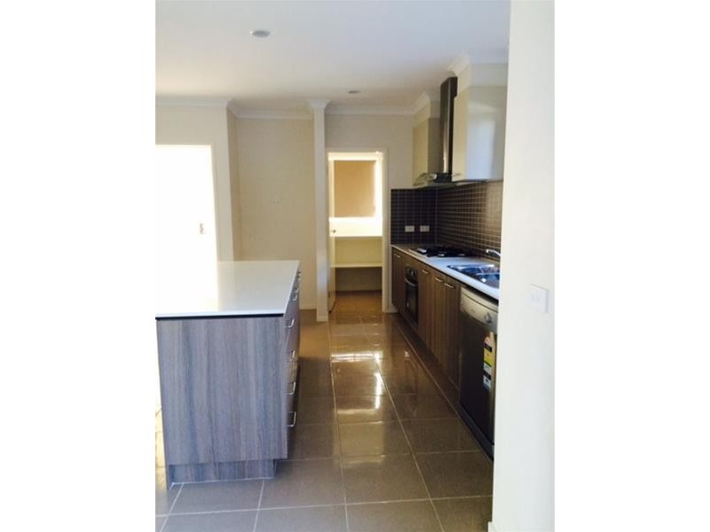 72 Mackillop Way, Clyde North VIC 3978